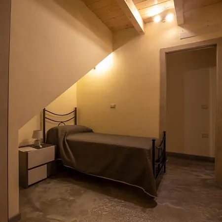 Via Cavour 19, Del Conte アパート イグレージアス