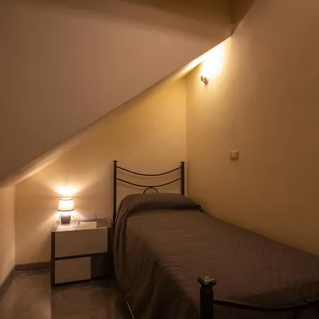 Via Cavour 19, Del Conte