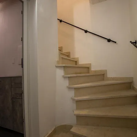 Via Cavour 19, Del Conte