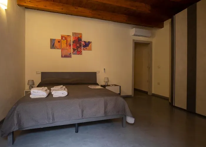 Via Cavour 19, Del Conte Iglesias