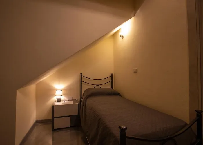 Via Cavour 19, Del Conte