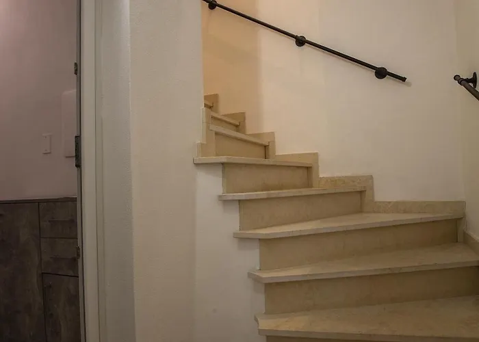 Via Cavour 19, Del Conte